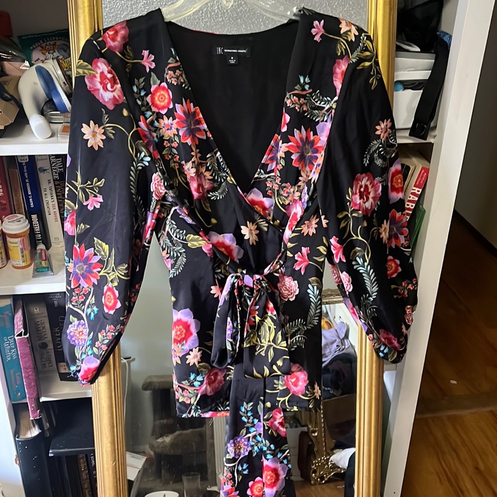 Puff sleeve wrap top
